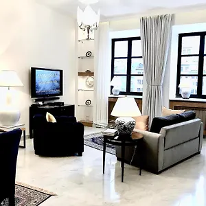 Aparthotel Mondrian Luxury & Market Square Iv, Warsaw